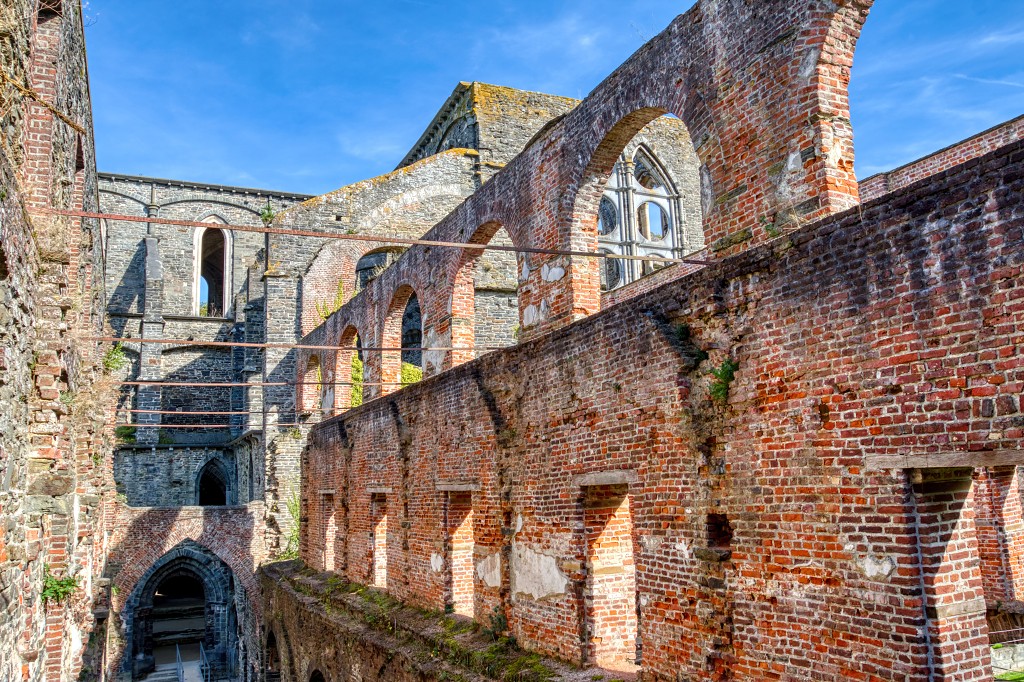 HDR Abbaye Villers-la-Ville villers la ville kerk eglise kerkfotografie religie religion bedevaart rooms katholiek kathedraal pelgrimage cathedrale klooster basiliek basilique